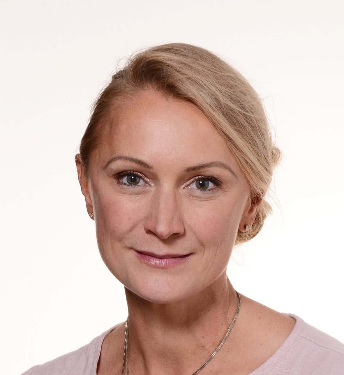 Anna Viinikainen Lääketieteen tohtori — Pihlajalinna